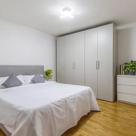 Ottonelli Street Stay- Wifi Fibra Free Tra Storchi & Centro Storico * Modena